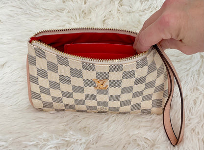 White/Grey Checkered Wristlet